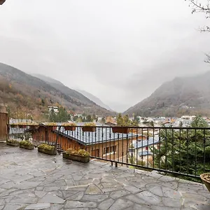 https://chalet-les-noisetiers.midi-pyreneeshotels.com