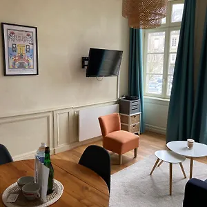 L'aparthé - Cosy Avec Vue Sur La Place Du Marché Apartamento